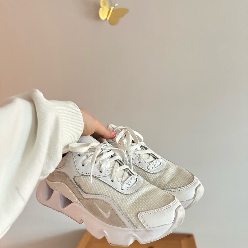 Nike RYZ 365 sneakers